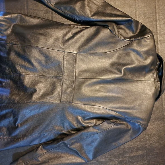 Classic Wilson's black leather jacket with black faux fur zipin Linnning